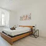 Hurban Torrebianca 19 شقة *